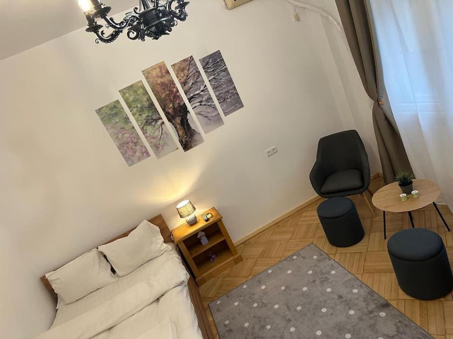 Stylish In Heart Of Old Town Apartment